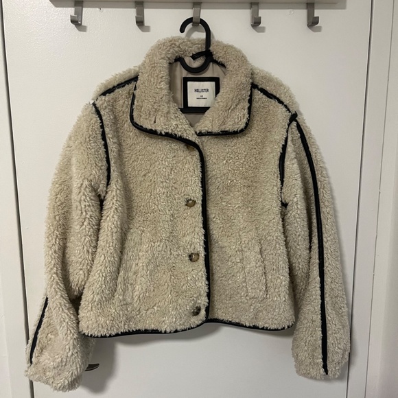 Hollister Faux Sherpa Jacket | XS (Oversized Fit) - Picture 2 of 3